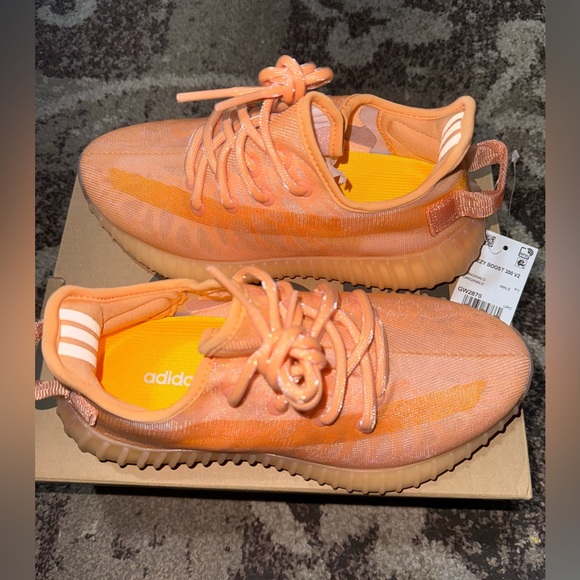 Yeezy Boost 350 V2 Mono Clay - Picture 3 of 5